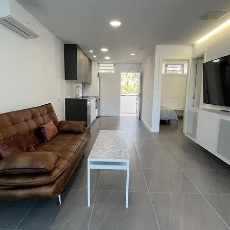 Renovated By The And Yumbo Centre Apartment *